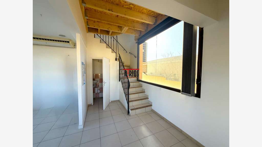 LOCAL COMMERCIAL 61 M²