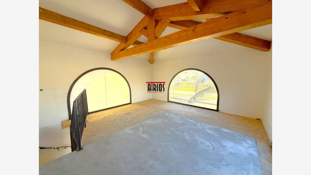 LOCAL COMMERCIAL 61 M²