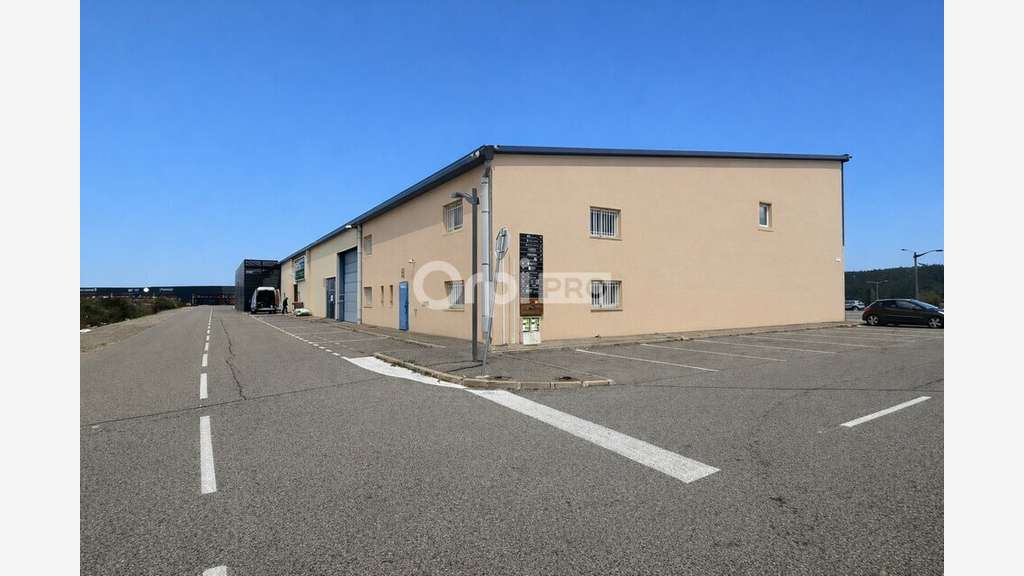 Local commercial 486m² à louer à Orange