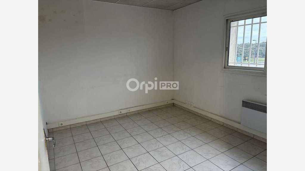 Local commercial 486m² à louer à Orange