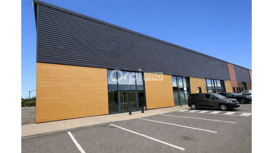 Local commercial 486m² à louer à Orange 