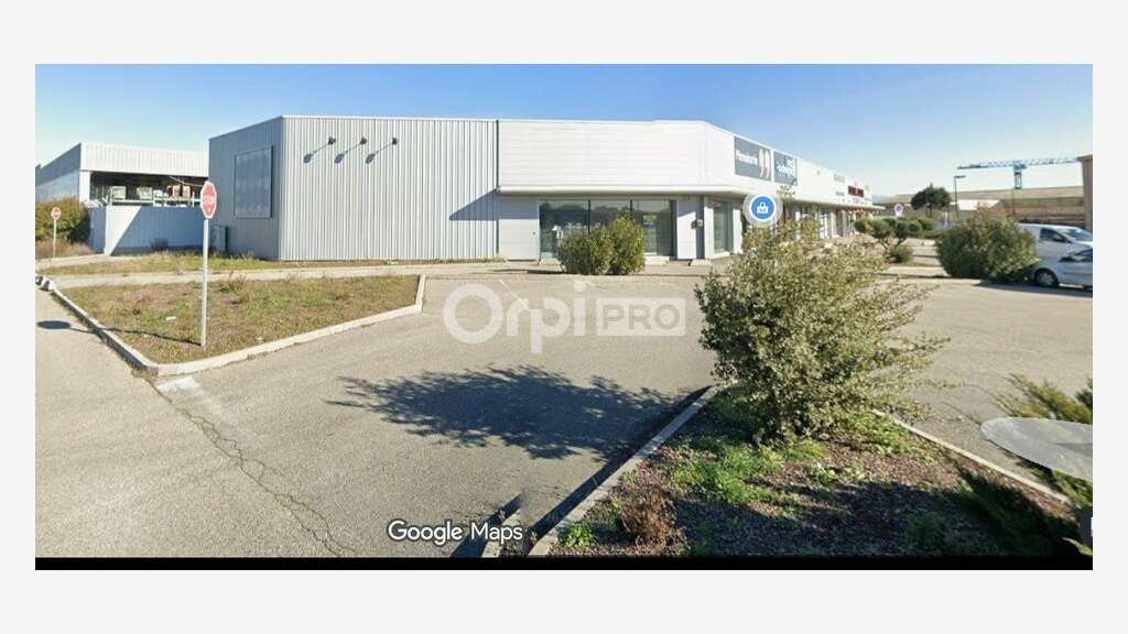 Local commercial 360m² à louer au Nord d'Orange