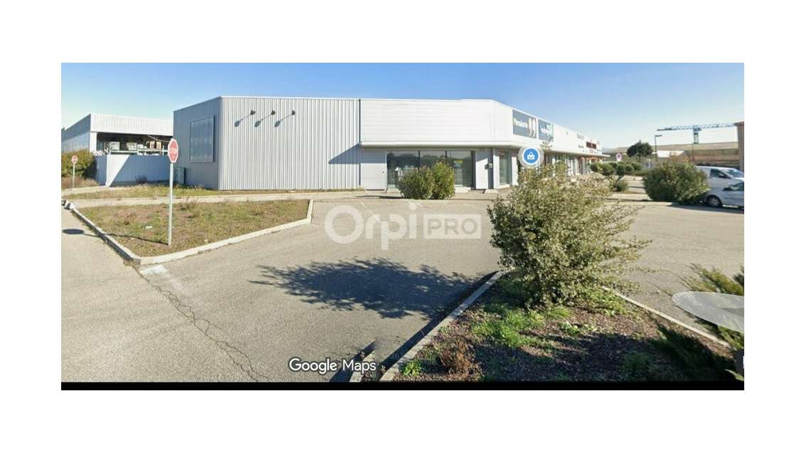 Local commercial 360m² à louer au Nord d'Orange