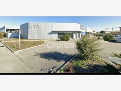 Local commercial 360m² à louer au Nord d'Orange