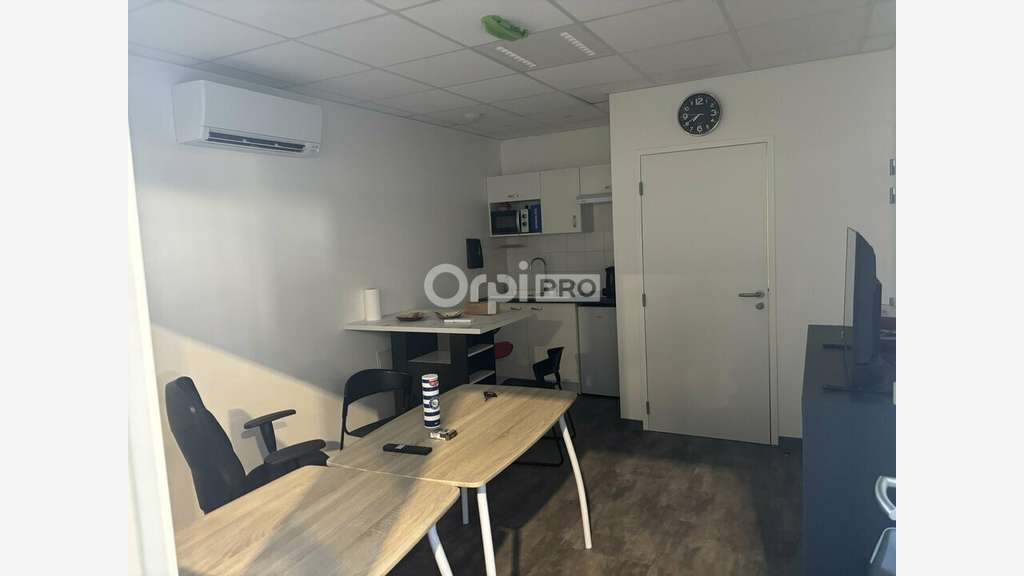 Local commercial 360m² à louer au Nord d'Orange