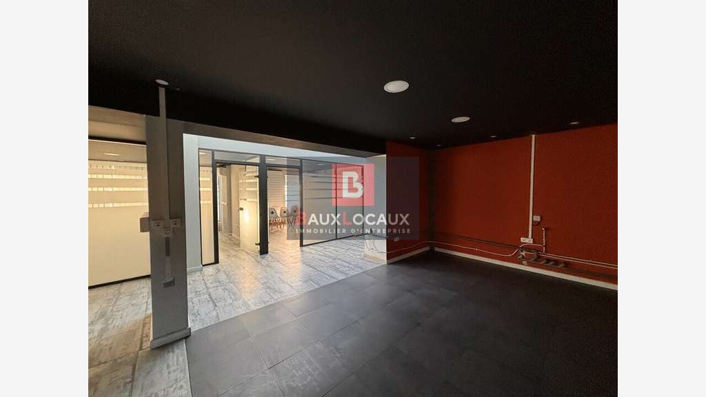 A louer local commercial 350m² à Orange empl N°1