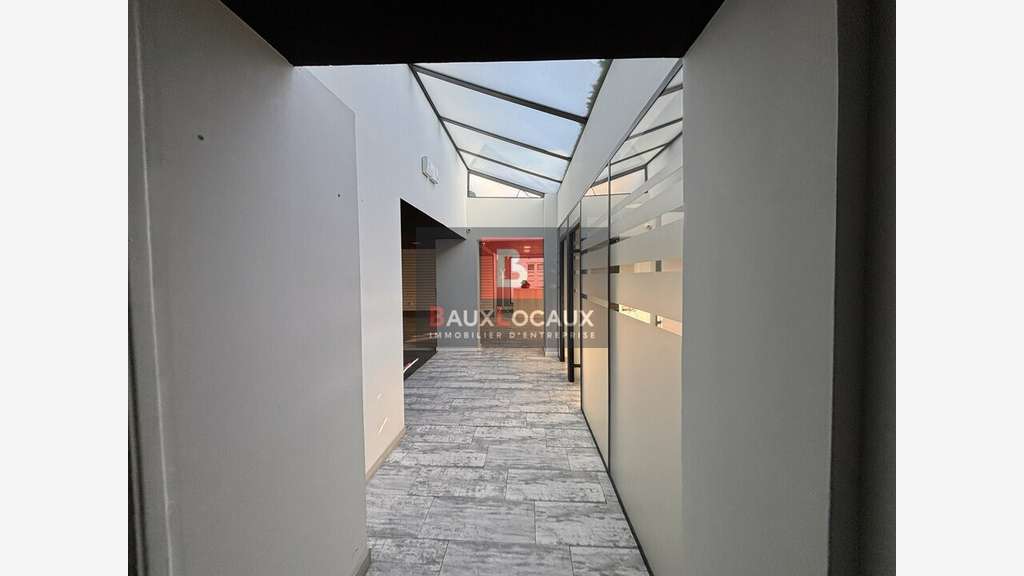 A louer local commercial 350m² à Orange empl N°1
