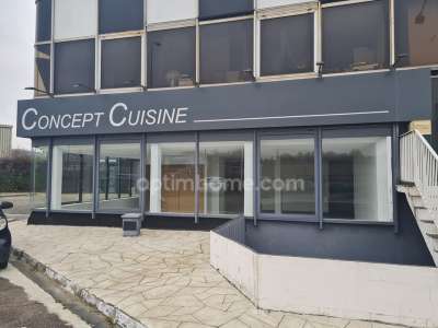 Local 197m² avec bureau et parking ZAC Orgeval 