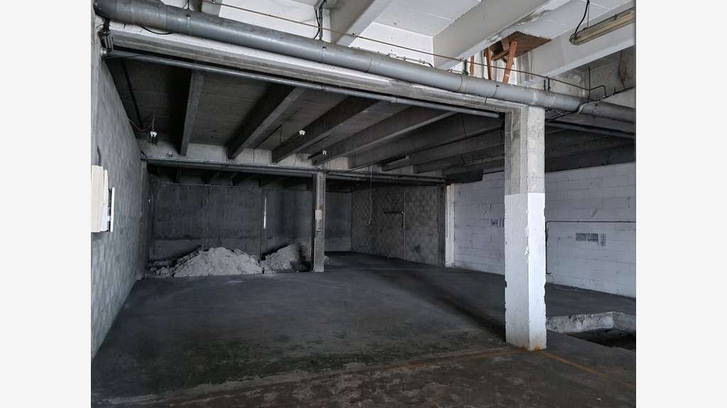 Local 250m² avec bureau et parking ZAC Orgeval