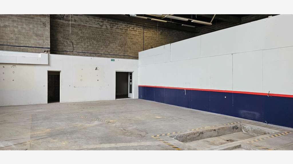 Loue local cial entrepôt bureau 360m² à Orgeval