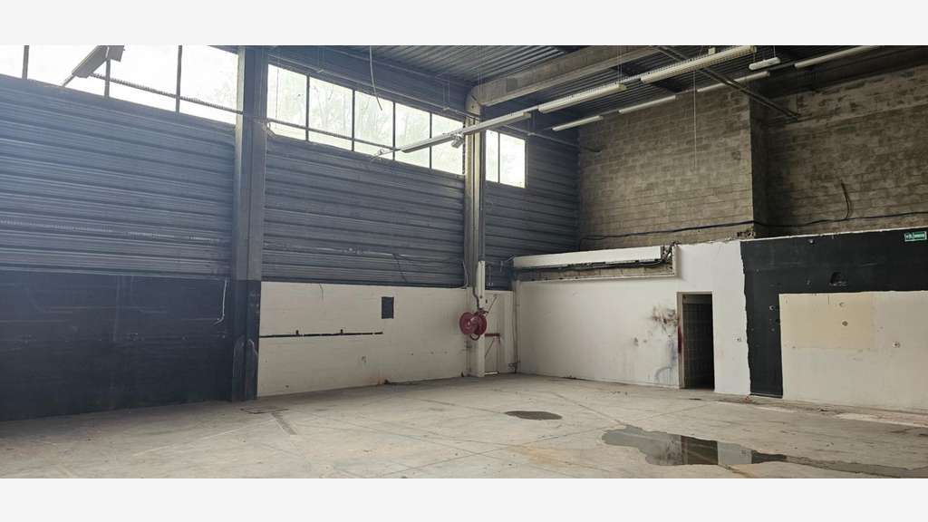 Loue local cial entrepôt bureau 360m² à Orgeval