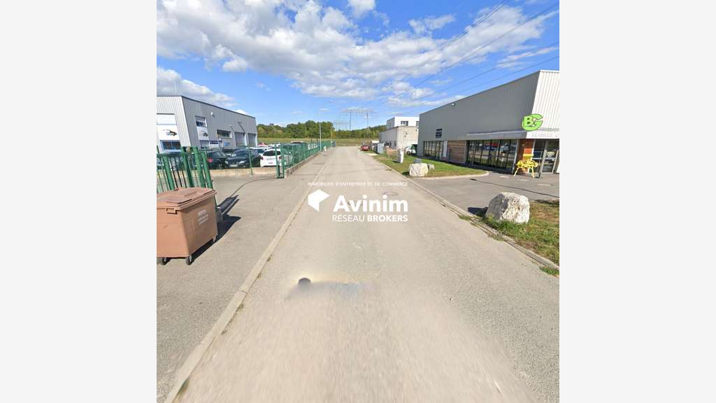 A louer local commercial de 120m² centre Ornex