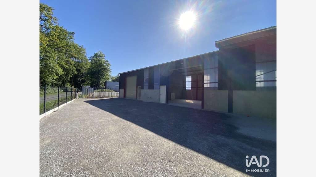 A louer hangar récent 80m² en ZA à Orthevielle