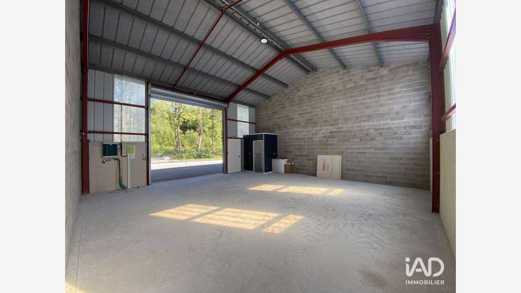 A louer hangar récent 80m² en ZA à Orthevielle