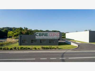 Location local commercial neuf de 150m² à Orthez