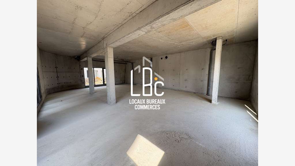 A louer cellule commerciale neuve 112m² à Orvault