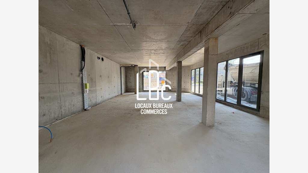 A louer cellule commerciale neuve 112m² à Orvault