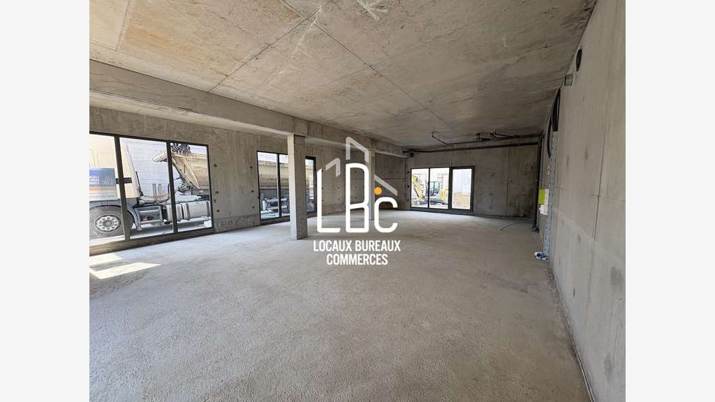 A louer cellule commerciale neuve 112m² à Orvault