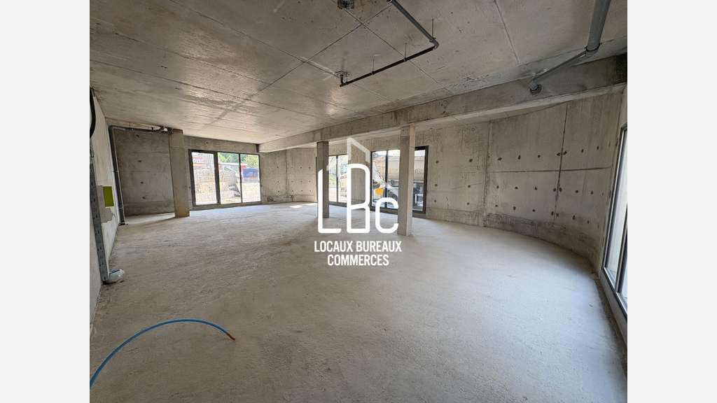 A louer cellule commerciale neuve 112m² à Orvault
