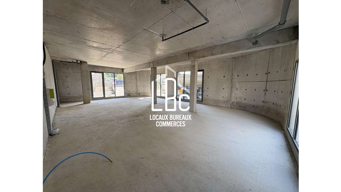 A louer cellule commerciale neuve 112m² à Orvault 