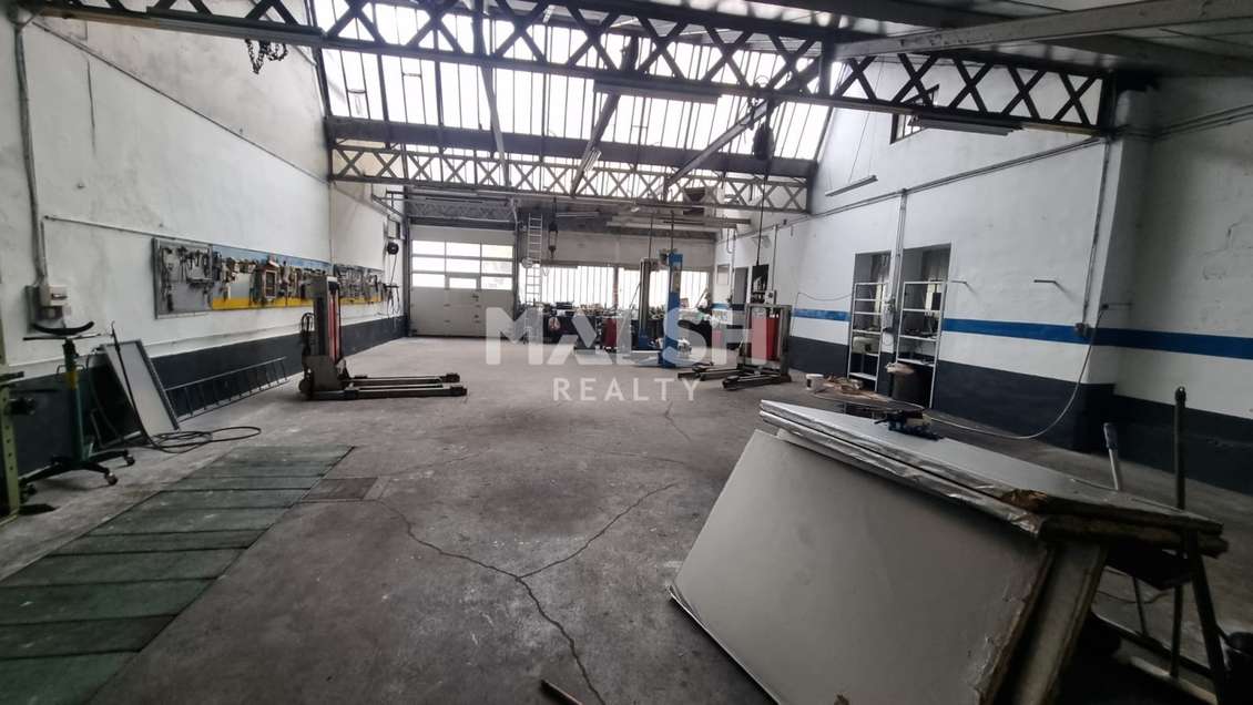 Local commercial à louer 620m² à Oullins centre