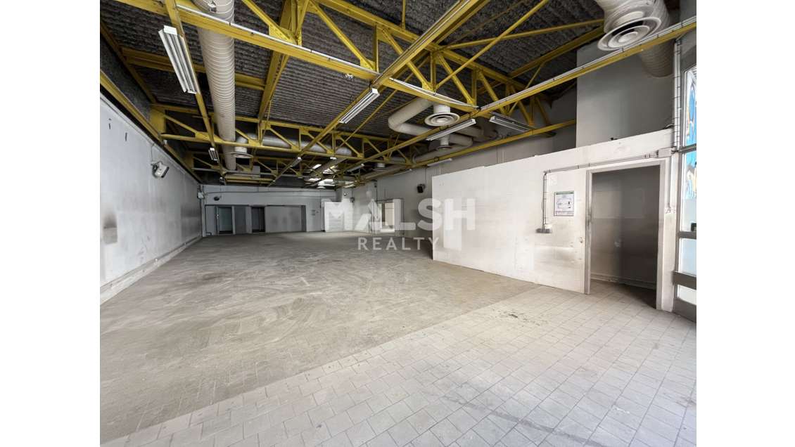 Local commercial 1000m² à louer à Oullins Centre