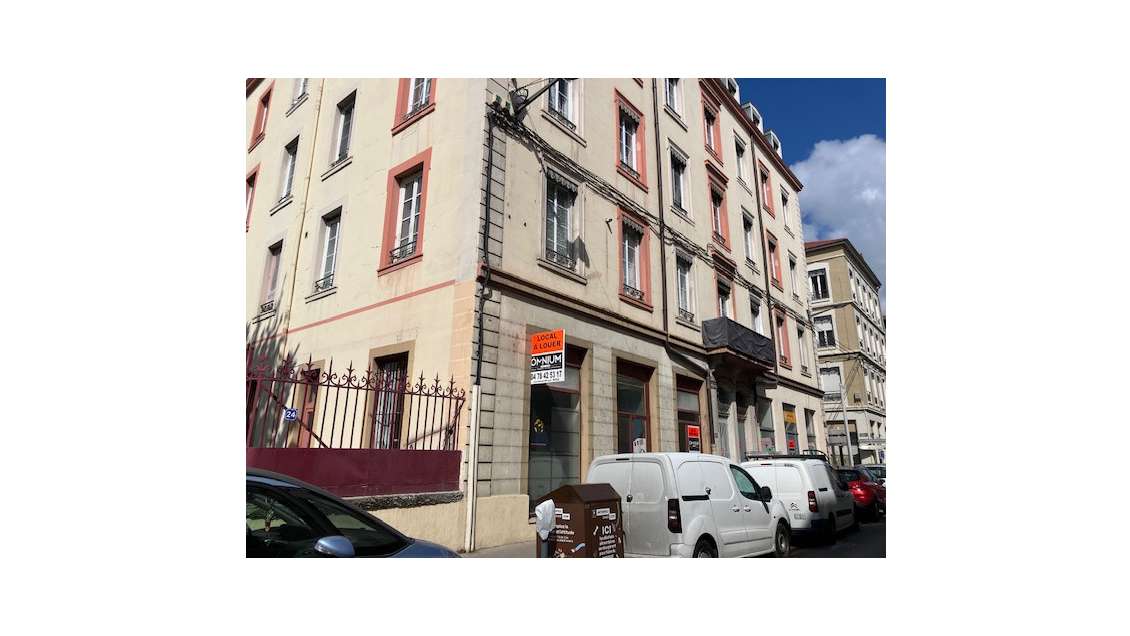à Louer local 136m² à Oullins avenue Jean-Jaurès  