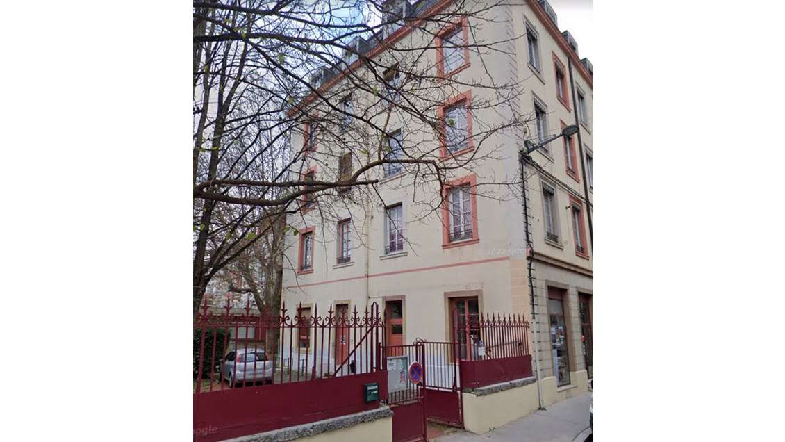 à Louer local 136m² à Oullins avenue Jean-Jaurès  