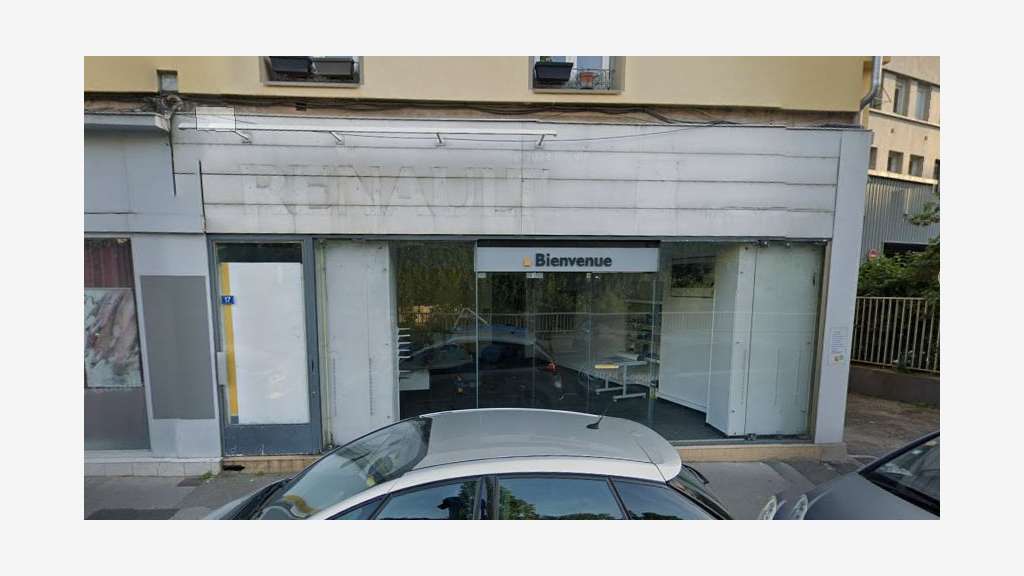 A louer grand local 620m² proche métro à Oullins