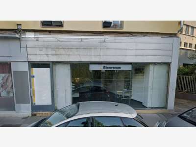 A louer grand local 620m² proche métro à Oullins 