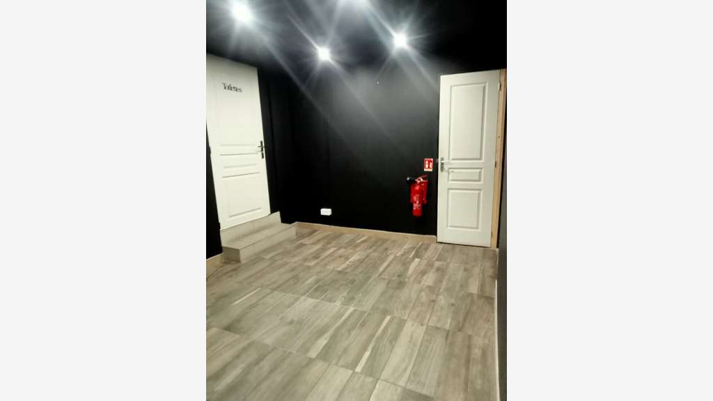 A louer local 67m² Oullins centre et rue passante