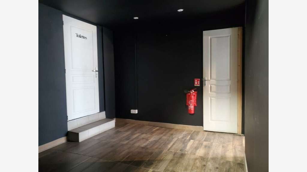 A louer local 67m² Oullins centre et rue passante