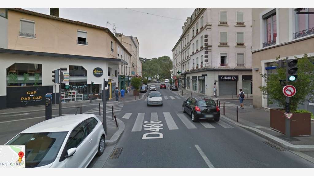 A louer local 67m² Oullins centre et rue passante