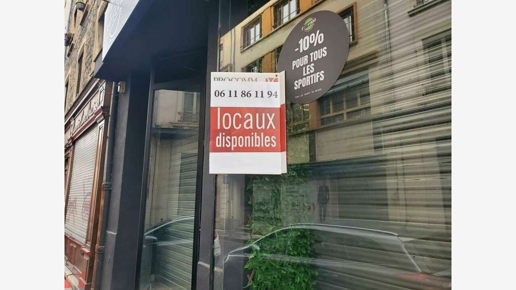 A louer local 67m² Oullins centre et rue passante