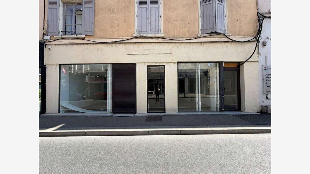Local commercial 120m² à louer à Oullins centre