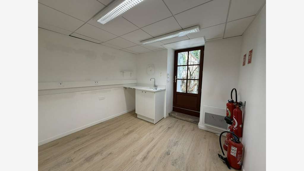 Local commercial 120m² à louer à Oullins centre