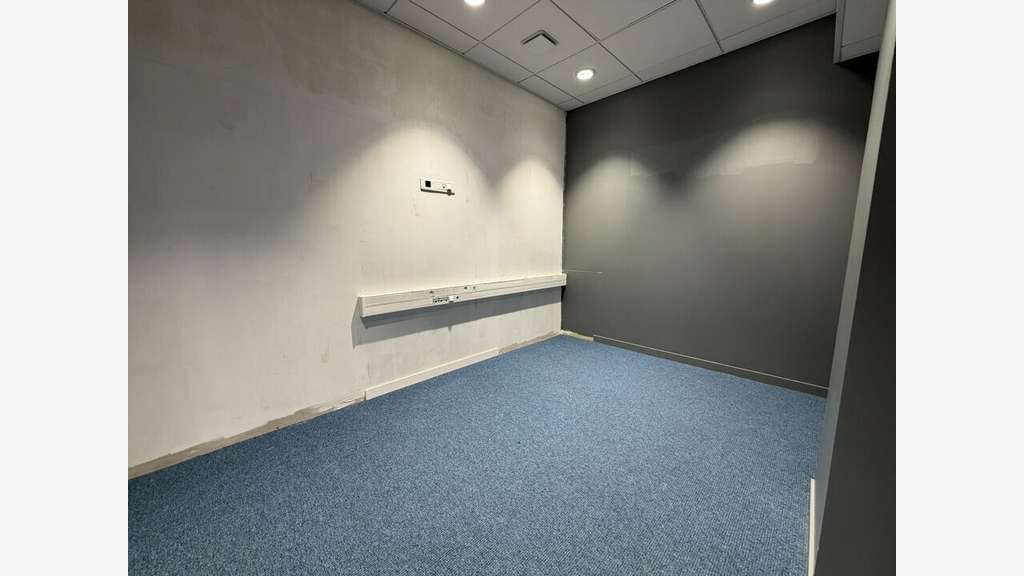 Local commercial 120m² à louer à Oullins centre