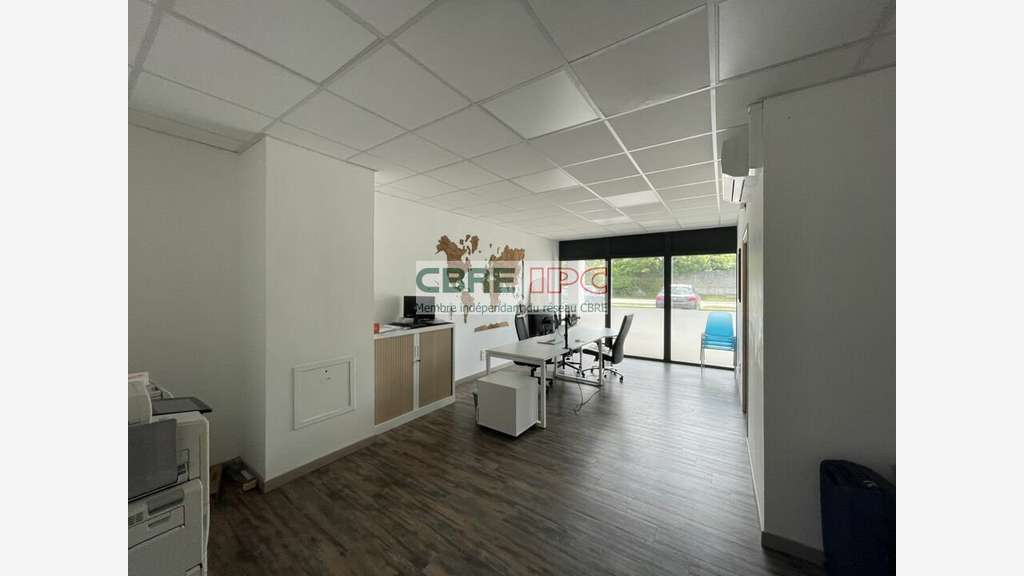 Loue local commercial de 80m² à l'entrée de Pau