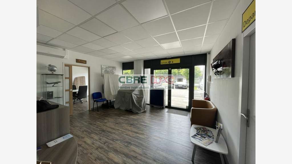 Loue local commercial de 80m² à l'entrée de Pau
