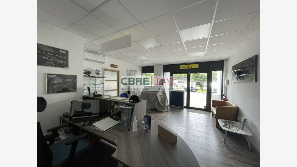 Loue local commercial de 80m² à l'entrée de Pau
