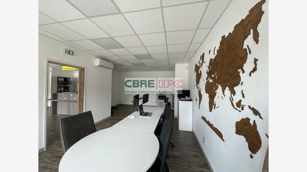 Loue local commercial de 80m² à l'entrée de Pau
