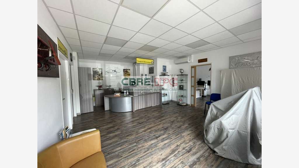 Loue local commercial de 80m² à l'entrée de Pau