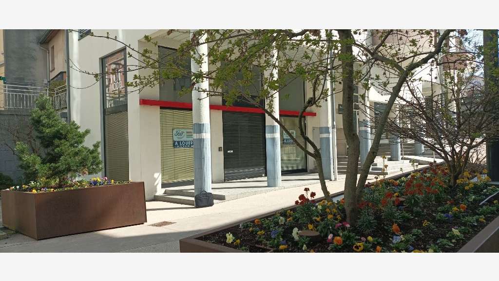 Loue local cial 158m² à forte visibilité Oyonnax