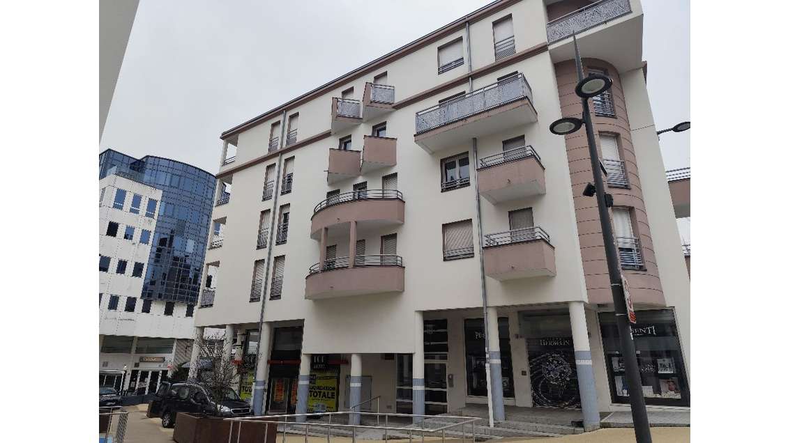 Loue local cial 158m² à forte visibilité Oyonnax