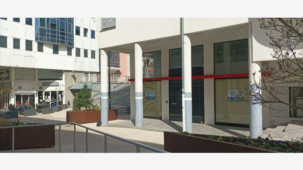 Loue local cial 158m² à forte visibilité Oyonnax