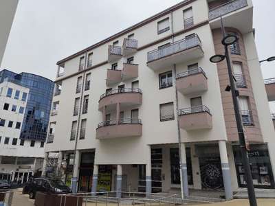 Loue local cial 158m² à forte visibilité Oyonnax