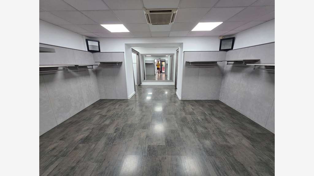 A louer local commercial 77m² à Oyonnax centre