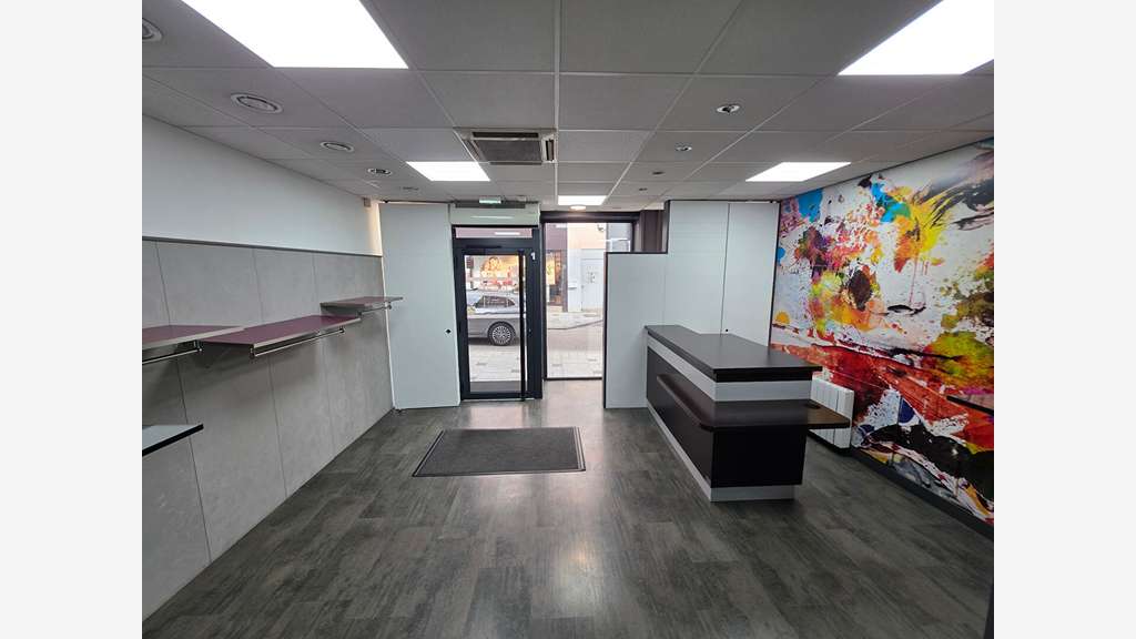 A louer local commercial 77m² à Oyonnax centre
