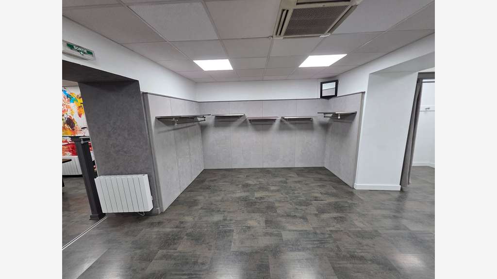 A louer local commercial 77m² à Oyonnax centre