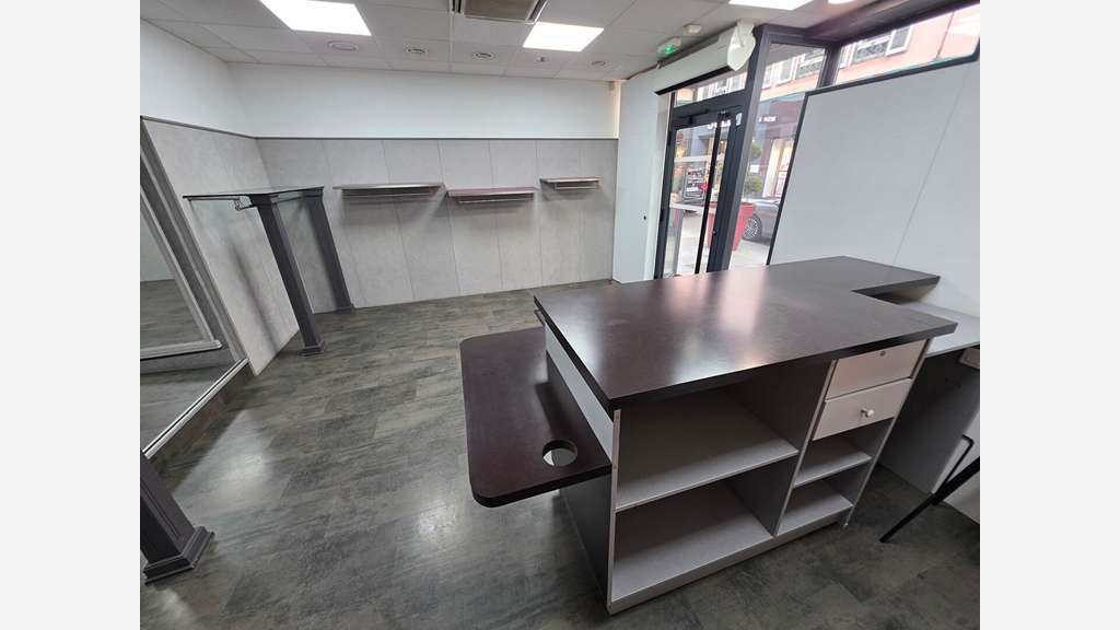 A louer local commercial 77m² à Oyonnax centre